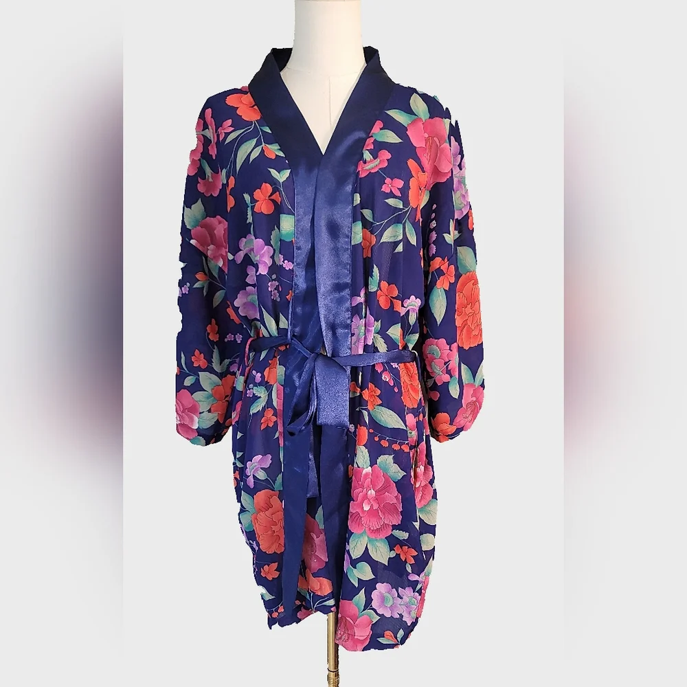 Victoria’s Secret Vintage1990gold Tag ‎  Vibrant Floral Satin Robe